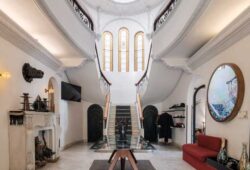 Hotel Pug Seal Allan Poe